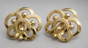 Vintage Gold-tone Stylized Flower Clip-on Earrings- Shiny Gold-tone gc-8